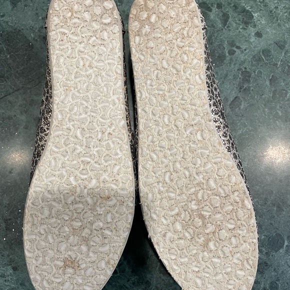 TOMS Print Slip-On Shoes - Picture 4 of 8
